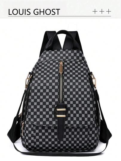 Mochila clásica en blanco y negro | Los destellos de la cadena dorada resaltan el desbloqueo de la elegante estética del transporte urbano multifuncional. El Body de la bolsa negra pura está cubierto con una delicada textura oscura.