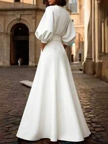 فستان طويل أسيمتري ذو شق مع قصة خفيفة على الصدر وحزام خصر، بأكمام على شكل خفاش، من موضة الربيع والخريف لعام 2025