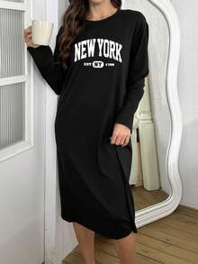 女士浴袍，饰有复古美式纽约字母图案，休闲长袖圆领T恤裙，适合所有季节，是美好夜晚、冬季和睡衣的完美之选。