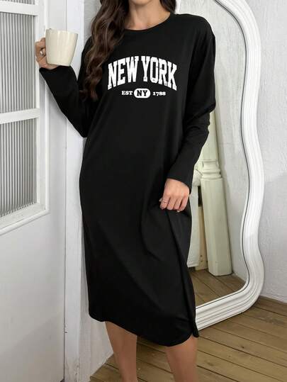 女士浴袍，饰有复古美式纽约字母图案，休闲长袖圆领T恤裙，适合所有季节，是美好夜晚、冬季和睡衣的完美之选。