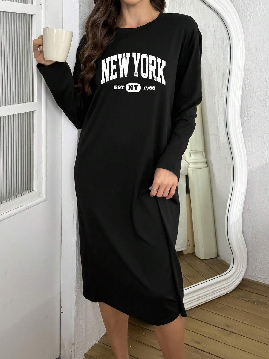 女士浴袍，饰有复古美式纽约字母图案，休闲长袖圆领T恤裙，适合所有季节，是美好夜晚、冬季和睡衣的完美之选。