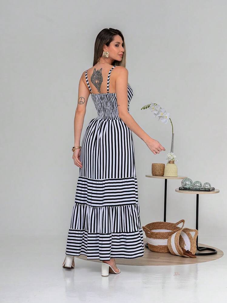 Vestido longo de alcinha com bojos Listrado de duna Bainha com babado  Franzido forrado com elastex nas costas Praia Férias  V801 - Preto - Visão 4