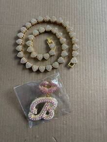 CVNANA قلادة سلسلة مربوطة مزخرفة مليئة بالألماس للرجال والنساء، قلادة حرف الهيب هوب لشفة الشفاه المزخرفة، هدية مجوهرات للفتيات.