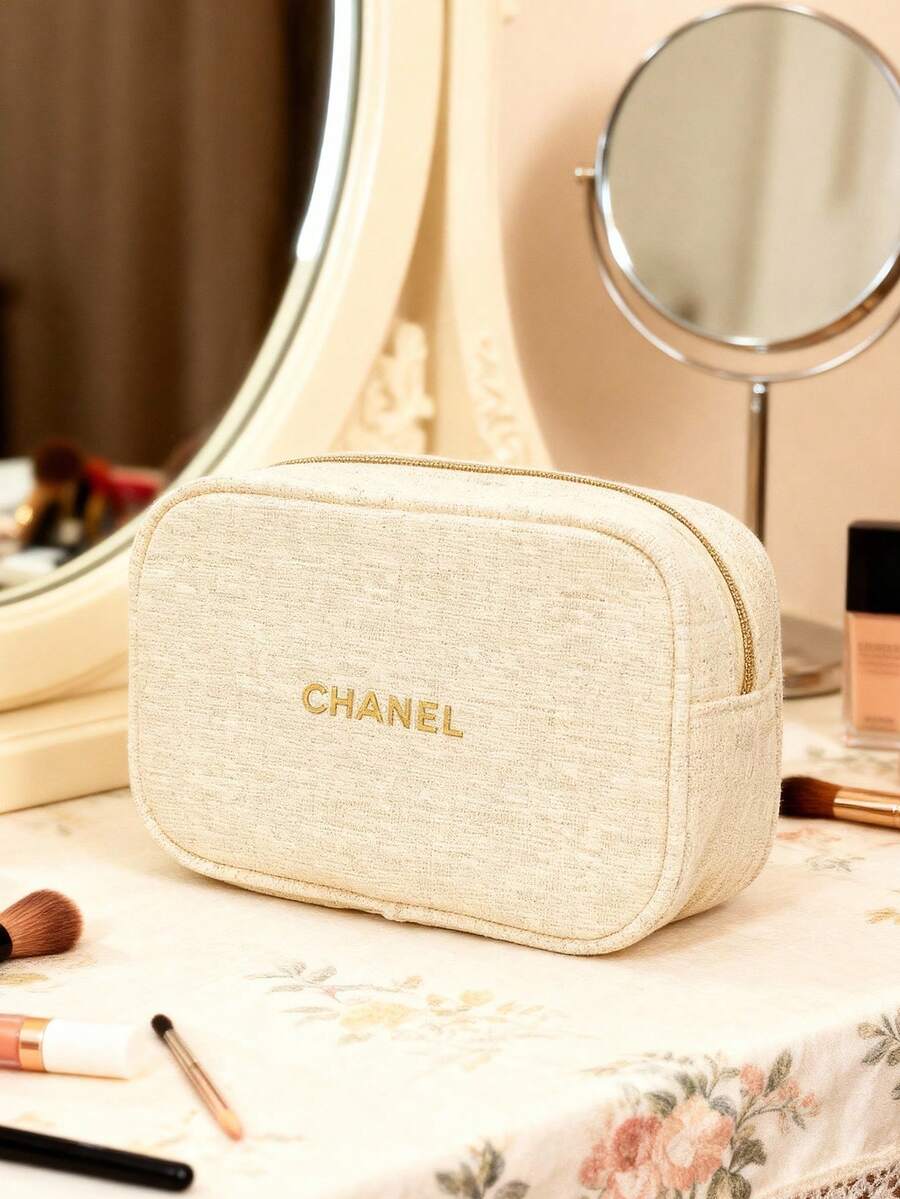 CHANEL 圣诞米色布艺化妆包，带金色刺绣标志，拉链旅行化妆包 - 白金 - 查看 1