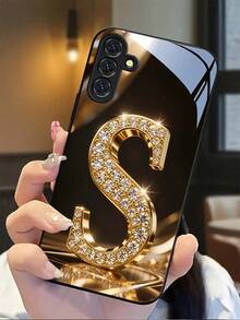 Gold Diamond-Patterned "S" Phone Case. Suitable For IPhone 17, 16, 15, 14, 13, 12, 11, Pro Max Plus, And Galaxy S25/24/23/22/21/ULTRA/PLUS/FE/Able-Pri71/56/55/54/53/52/36/35/34/26/25/23/16/15/14/13/06. Tailor-Made Phone Case For Fashionable Perfection. - 彩色 - 查看 3