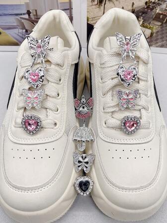 4 st Y2K-stil roliga silverfärgade hartsfjärils-paraplyskosnören berlocker gör-det-själv-dekorationer för kvinnor sneakers stövlar avtagbara bling strass älvskosnören spännen tillbehör personliga hjärtformade skoklämmor ornament passar damskor jul halloween alla hjärtans dag födelsedag festival fest presenter (skor ingår ej)