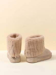 1双儿童保暖平底雪地靴，户外适用