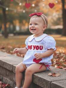 Mono de San Valentín para niña con parches de corazón rojo, bordado de letras, mangas abullonadas, cuello de muñeca, mono a cuadros con diadema de lazo - Azul - Ver 5
