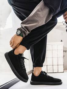 男士简约纯黑色拼接圆头低帮户外休闲平底鞋,时尚百搭日常穿着舒适青少年运动鞋 - 黑色 - 查看 9