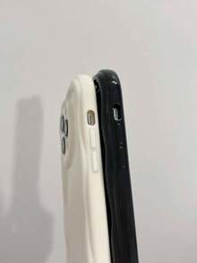 This Cute, Flower-Basket Cat Clear Phone Case Is Made Of TPU And Compatible With The Apple 11-17 Pro Max Series. The Clear Case Protects Against Drops While Showcasing The Phone's Natural Color, Achieving Both Aesthetic Appeal And Practicality. It's A Must-Have For Any Girl, And Will Turn Heads On Your Everyday Walks Around Town! - 黑色 - 查看 4