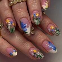 Estuche de regalo de 24 piezas de uñas en forma de almendra. Manicura floral fresca con bloques de color azul y amarillo, ribete francés amarillo, elegante y romántica. Adecuada para citas, fiestas, salidas y otras ocasiones. Las uñas postizas incluyen 1 pieza de gel y 1 lima de uñas.