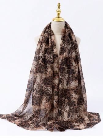 2025亚麻混纺轻盈飘逸经典豹纹时尚别致野性魅力卡其色多功能修身透气防晒夏季围巾，春秋季保暖