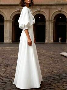 فستان طويل أسيمتري ذو شق مع قصة خفيفة على الصدر وحزام خصر، بأكمام على شكل خفاش، من موضة الربيع والخريف لعام 2025