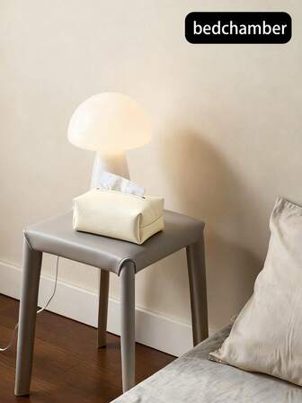 这款一体式皮革纸巾盒防污、防水、触感光滑、时尚美观。适用于卧室、客厅、浴室、书房、酒吧和办公室等场所。方便携带，用途广泛。