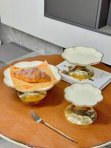 1 pieza Plato con forma de flor única con borde y base dorados, bandeja multifuncional para frutas, adecuada para decoración de mesa de comedor, postres, aperitivos, galletas, plato de comedor para el hogar y la cocina, Ramadán