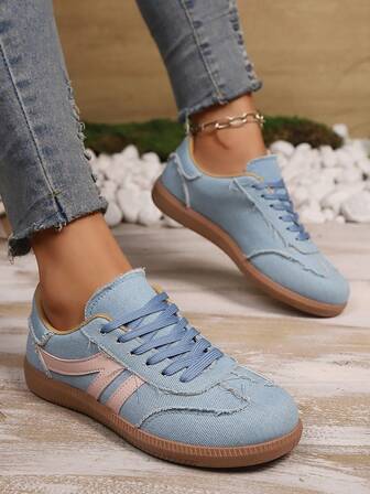Distressed Denim Lace-Up Women's Shoes: Vintage Distressed Design, Breathable And Comfortable Denim Material, Lace-Up Design For A Snug Fit, Suitable For Daily Outings, Casual Commuting, Creating A Casual Vintage Style, A Versatile Item That Combines Comfort And Fashion.