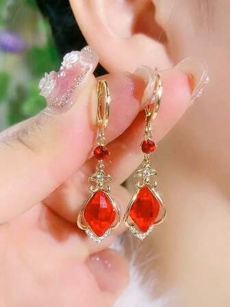 1 Çift Şık Armut Şeklinde Taşlı Küpe