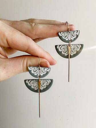 2只复古做旧半圆形雕花油滴合金耳环，女士复古时尚耳环