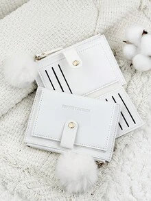 SOUTHLAND&KANGAROO Chiếc ví nhỏ gập gọn này với điểm nhấn là quả bông trang trí và chữ trắng rất nhẹ và dễ mang theo, phù hợp để đựng thẻ tín dụng, chìa khóa và các vật dụng khác. Nó thời trang và dễ thương, là món quà tuyệt vời cho sinh nhật, Giáng sinh, kỷ niệm, và phù hợp cho phụ nữ, bé gái, quý cô, người đi làm, sinh viên, đồ dùng ký túc xá và vật dụng cần thiết cho năm học mới. - trắng - Xem 7