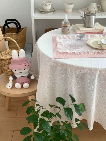 1 tấm khăn trải bàn phông nền chụp ảnh kiểu rỗng thêu hoa, thích hợp cho trang trí ngày lễ và sử dụng tại nhà.