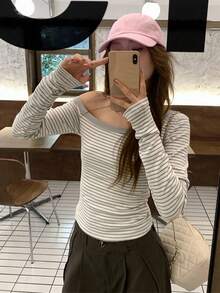 女士条纹不对称肩部长袖T恤，修身休闲性感上衣 - 灰色 - 查看 4