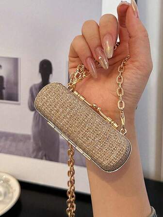 The Starry River Mini Bag Features A Gilded Chain And A Full Diamond Design, Blending Starlight Into Accessories. It Serves As Both A Lipstick Storage Box And An Eye-Catching Small Shoulder Bag, Exuding A Sense Of Light Luxury And Adding A Touch Of Exquisite Highlight To Your Outfit