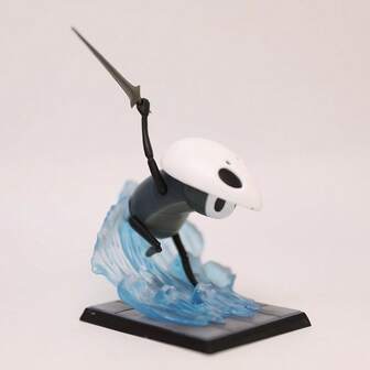 11,5 cm/4,53 tum animefigur, maskerad karaktär med svärd och blå vågbas, dynamisk design, samlardocka i PVC-material