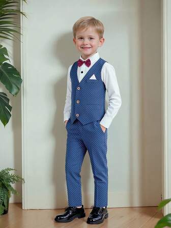 四件套男童绅士西装套装 - 白色衬衫、马甲、领结、裤子，休闲时尚，适合生日派对、新年、婚礼、圣诞节等场合。