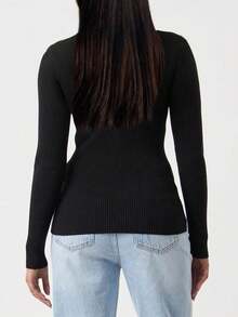 Camiseta estilizadora de hombros de estilo europeo y americano para mujeres con sensación de alta gama, nueva llegada de top casual francés con cuello de botones y acanalado - Negro - Ver 2