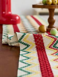 手工编织波西米亚风农舍桌旗 - 流苏设计，适用于餐桌、圆形咖啡桌和乡村春季家居装饰，是婚礼招待会、户外派对和情人节装饰的完美之选。长方形设计，既适合家居装饰，又可作为春季餐桌中心摆件，可用作厨房餐桌装饰、桌面装饰配件和乡村农舍风格装饰。编织精美，经久耐用。