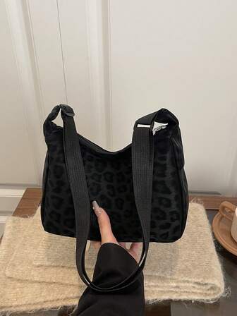 The Newly Launched Fashionable, Versatile And Stylish Solid-Color Single-Shoulder Crossbody Bag And The Fashionable Leopard Print Women's Bag Are Essential Items For Travel