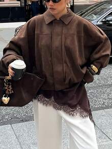 女士常规款仿麂皮长袖单排扣宽松休闲外套，适合春季穿着；女士口袋金属纽扣短款军绿色外套，适合春秋季穿着。