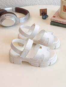 1 đôi sandal cao gót hở mũi màu trắng cho bé gái, quai ngang rộng, chất liệu mềm mại, chống trượt, bền, thoáng khí, có quai điều chỉnh, đế dày, kiểu dáng thời trang và tiện dụng cho mùa hè của bé gái/trẻ em, tạo nên bộ trang phục sành điệu. - trắng - Xem 3