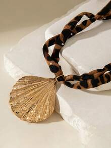 1pc And Personalized Leopard Print Shell Pendant Necklace, Fashionable Style Clavicle Chain For Girls, Suitable For Parties, Gatherings, Performances, Music Festivals, Daily Clothing Matching And Gift Giving