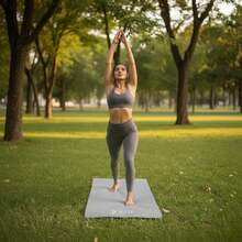 MUUK FITNESS 1 pieza Tapete de yoga antideslizante de 150x60 cm con 4 mm de grosor, tapete ligero y portátil para ejercicios de yoga, pilates, estiramientos y fitness, esterilla cómoda y estable para entrenar en casa, estudio o al aire libre - Gris - Ver 3