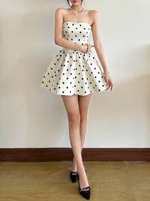 Top Dazzle 女士无袖休闲优雅白色波点迷你裙，露肩喇叭裙摆露背设计，夏季必备 - 白色 - 查看 3