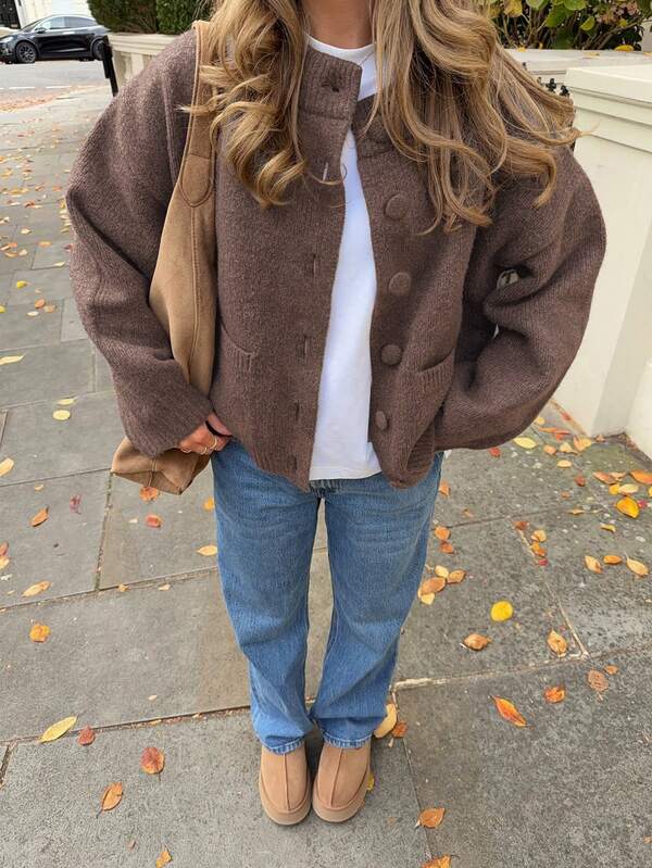 Suéter de tricô MORI marrom, liso, com gola redonda, abotoamento simples e mangas compridas, para mulheres e meninas. Nova de outono e inverno, elegante, delicado, confortável, ideal para usar em casa e no trabalho. Suéter versátil para o dia a dia, perfeito para o Natal e Ano Novo.