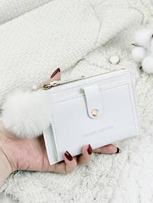 SOUTHLAND&KANGAROO Chiếc ví nhỏ gập gọn này với điểm nhấn là quả bông trang trí và chữ trắng rất nhẹ và dễ mang theo, phù hợp để đựng thẻ tín dụng, chìa khóa và các vật dụng khác. Nó thời trang và dễ thương, là món quà tuyệt vời cho sinh nhật, Giáng sinh, kỷ niệm, và phù hợp cho phụ nữ, bé gái, quý cô, người đi làm, sinh viên, đồ dùng ký túc xá và vật dụng cần thiết cho năm học mới. - trắng - Xem 10