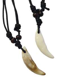 这款酷炫的狼牙吊坠项链适合日常佩戴、度假和约会场合，也是一份令人惊喜的精致小礼物。 - 狼牙吊墜項鍊 - 查看 3