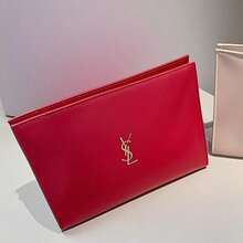 Yves Saint Laurent 女士化妆包/收纳包，采用白色/红色皮革制成，容量大，方便携带，简约优雅。适合日常使用、旅行、上学、购物、工作等各种场合。款式多样。可作为礼物赠送亲朋好友，也适合作为节日或周年纪念礼物。 - 紅色 - 查看 6