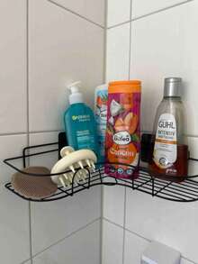 1个壁挂式浴室转角置物架，黑色金属三层收纳架，可放置洗漱用品、护肤品和清洁用品，粘胶安装，适用于淋浴房和盥洗台，非常适合小型浴室、出租房、节假日聚会（圣诞节、新年）——充分利用垂直空间，时尚美观，是整洁浴室的必备单品，也是家居收纳爱好者的理想礼物。#浴室转角置物架 #洗漱用品收纳架 #小型浴室解决方案 #租房友好 #家居收纳礼物 - 彩色 - 查看 9