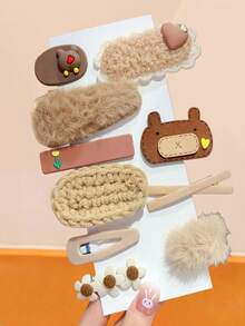 20个/套柔软毛绒针织发夹套装，采用毛绒、针织、蕾丝等材质，并饰有小熊、花朵等可爱元素——适合女孩和女士，可轻松打造慵懒马尾、俏皮半扎发或优雅发髻，是冬季的理想之选，也是馈赠佳品和发饰。
