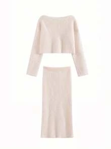 两件套优雅针织毛衣和修身半裙套装，精致优雅