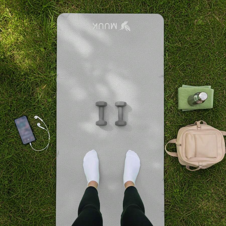 MUUK FITNESS 1 pieza Tapete de yoga antideslizante de 150x60 cm con 4 mm de grosor, tapete ligero y portátil para ejercicios de yoga, pilates, estiramientos y fitness, esterilla cómoda y estable para entrenar en casa, estudio o al aire libre - Gris - Ver 1