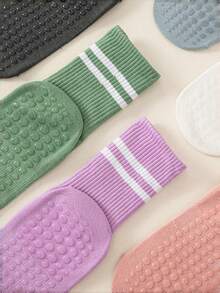 Women's Anti-Slip Yoga Socks - Thickened, Warm, And Anti-Slip Design; Polka Dot Pattern Suitable For Yoga, Pilates, Fitness, And Sleep - Autumn/Winter Styles Available In Dark Pink, Gray, Purple, And Black.