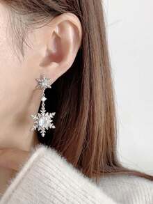 一对优雅浪漫的雪花长款垂坠耳环，适合女性在任何场合佩戴，是送给爱人的圣诞礼物。 - 銀色 - 查看 3