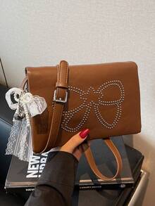 时尚韩版可爱铆钉蝴蝶结单肩包，别致个性化斜挎包带吊坠 - 彩色 - 查看 1