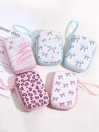 创意彩绘数据线充电器收纳袋，专为整理数据线、充电器、耳机和其他小型数码产品而设计。采用一体式EVA材质，顺滑拉链设计，360°全方位保护，让您的数码配件收纳告别单调。