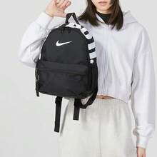 Balo mini Nike Brasilia JDl series có logo bên hông và thiết kế in chữ, khóa kéo bằng vải, ba lô thể thao thường ngày, màu đen DR6091-010 - màu đen - Xem 2
