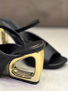 Sandália Feminina Salto Geométrico Dourado - Preto - Visão 3